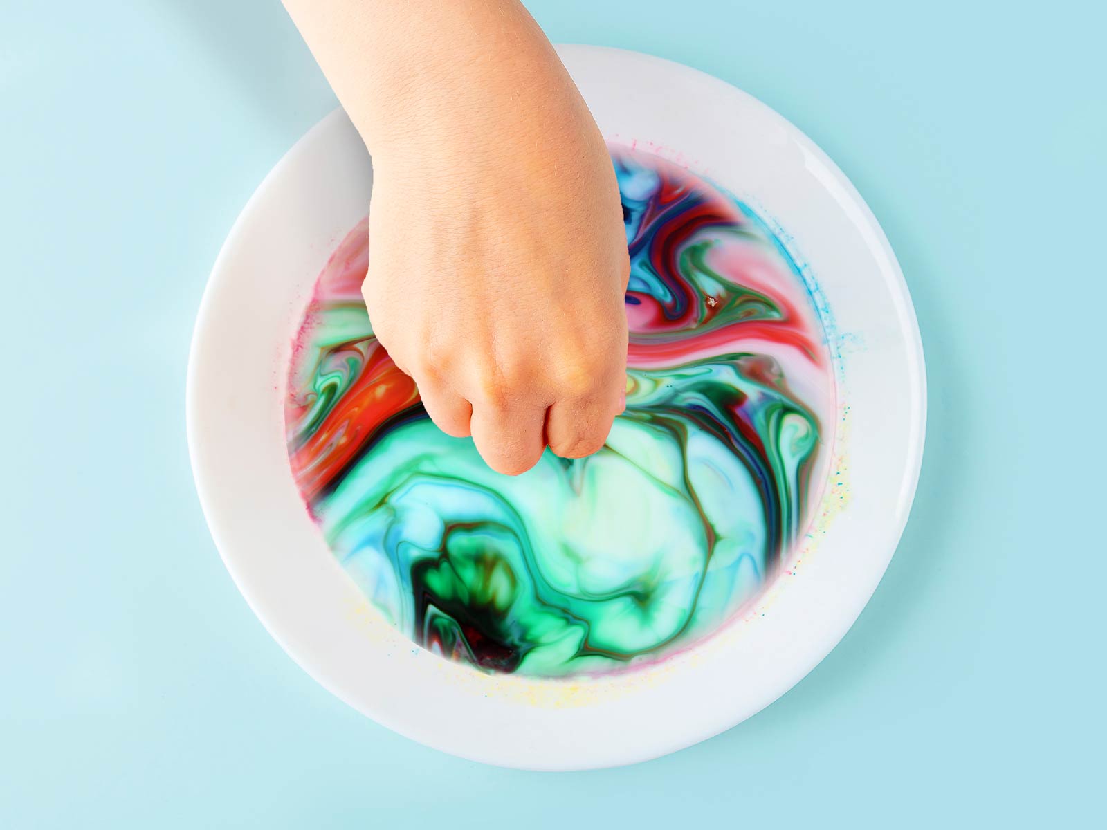 Experiment with bowl of milk and dye