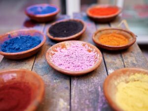 Raw pigment powder in dishes